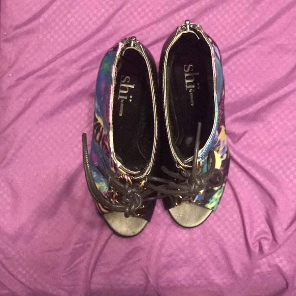 Heeled booties size 8 - Picture 2 of 5